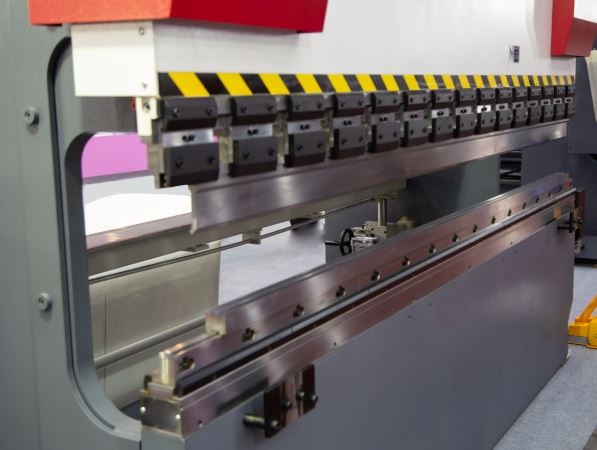 Mesin press brake bending untuk fabrikasi metal